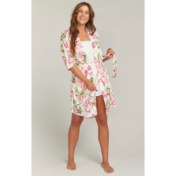 Show me You Mu-Mu Floral Brie Robe - Picture 3 of 6